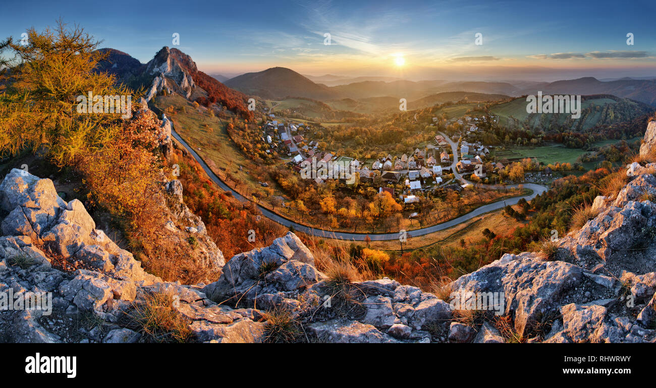 Landschaft der Slowakei herbst Panorama bei Sonnenaufgang Stockfoto