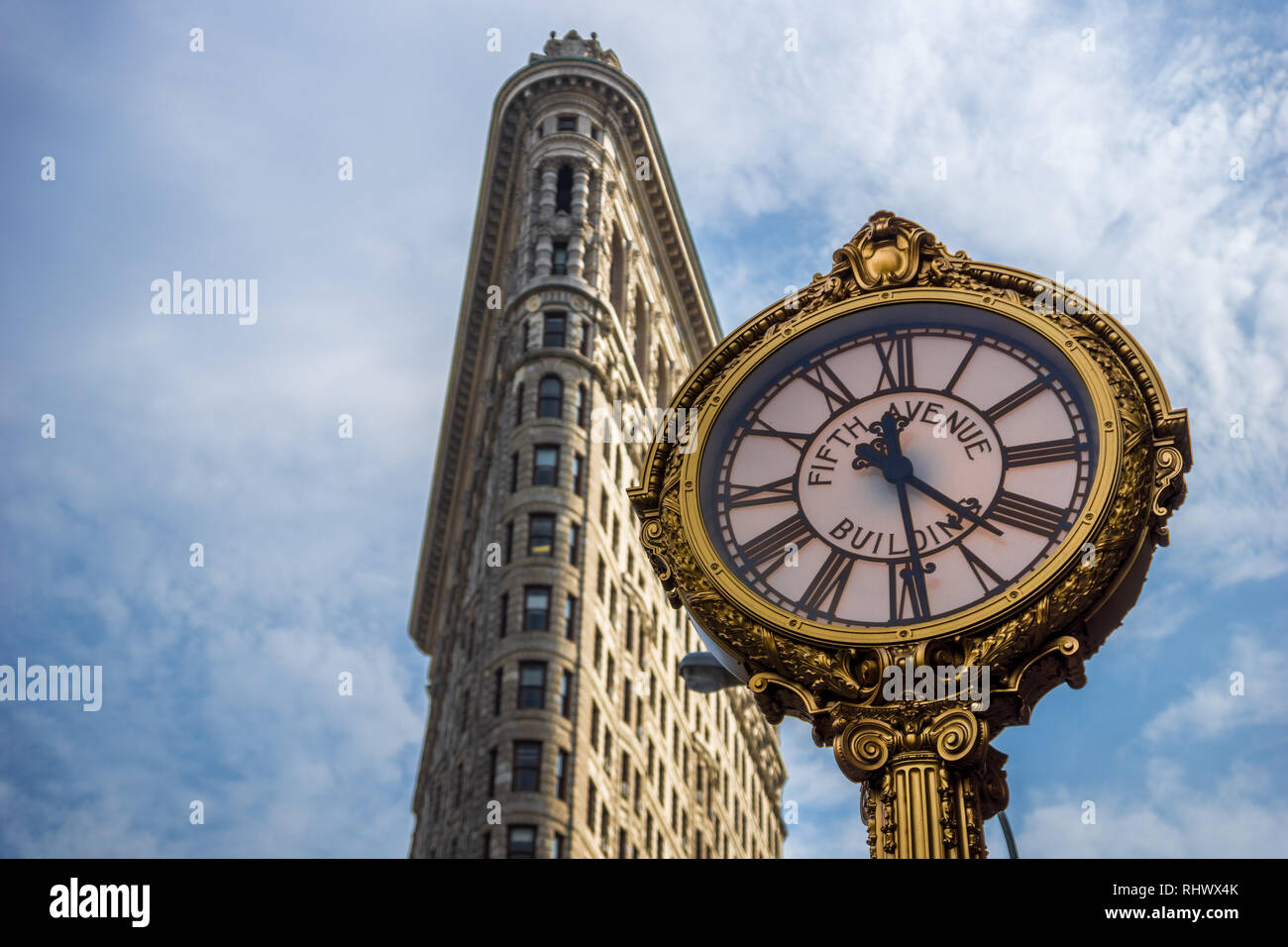 Flatiron Building mit Uhr im Zentrum von Manhattan Stockfoto