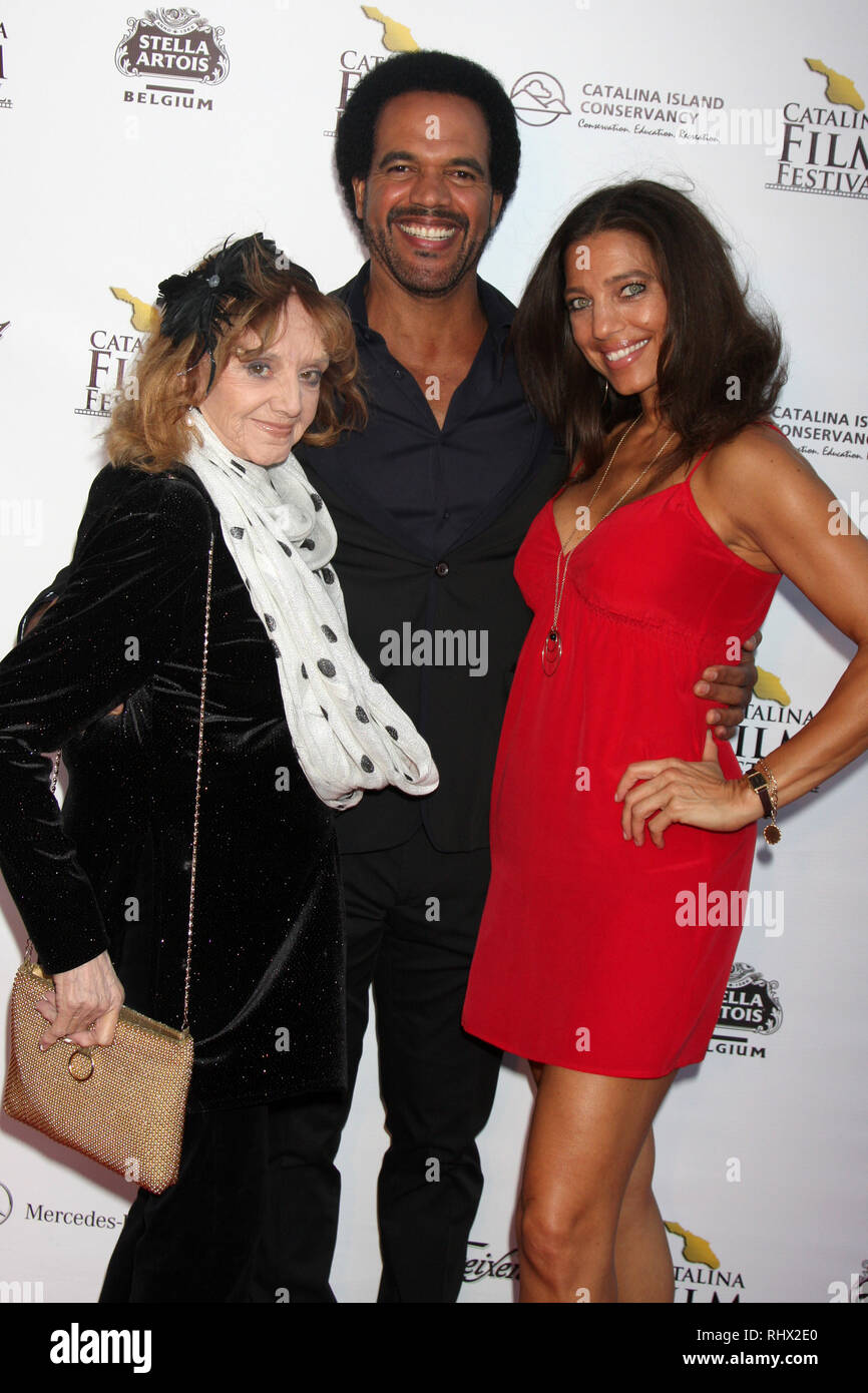 *** Foto *** Junge und RestlessÕ star Kristoff St. John tot bei 52 CATALINA Island, CA - 27. SEPTEMBER: Maria St John, Kristoff St. John, Dana Derrick am Catalina Film Festival Gala im Casino Avalon, Catalina Island, CA 27. September 2104. Quelle: David Edwards/MediaPunch Stockfoto