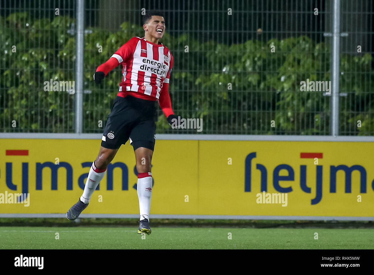 EINDHOVEN, 04-02-2019, De Herdgang, Keuken Kampioen Divisie, Jong PSV-Top Oss, Saison 2018 / 2019, Jong PSV player Zakaria Aboukhlal sein Ziel Feiern während des Spiels Jong PSV-Top Oss (3-1) Stockfoto