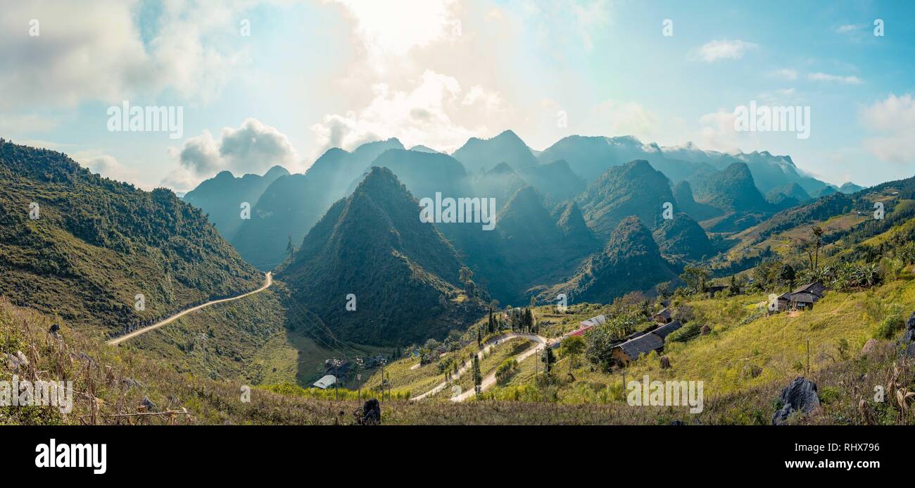 Tp. 8 Nov, 2018. Hà Giang, Vietnam - tolle Aussicht auf die Berge der Provinz Ha Giang. Credit: Daniel Dohlus/ZUMA Draht/Alamy leben Nachrichten Stockfoto