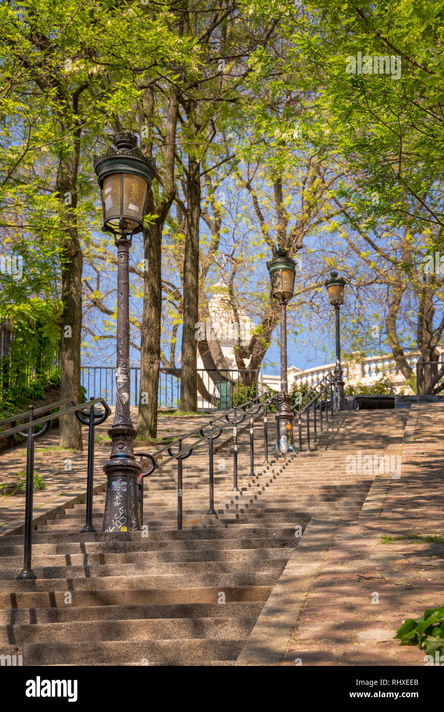 Typische Montmartre Treppe und alten Straßenlaternen, in Paris Frankreich Stockfoto