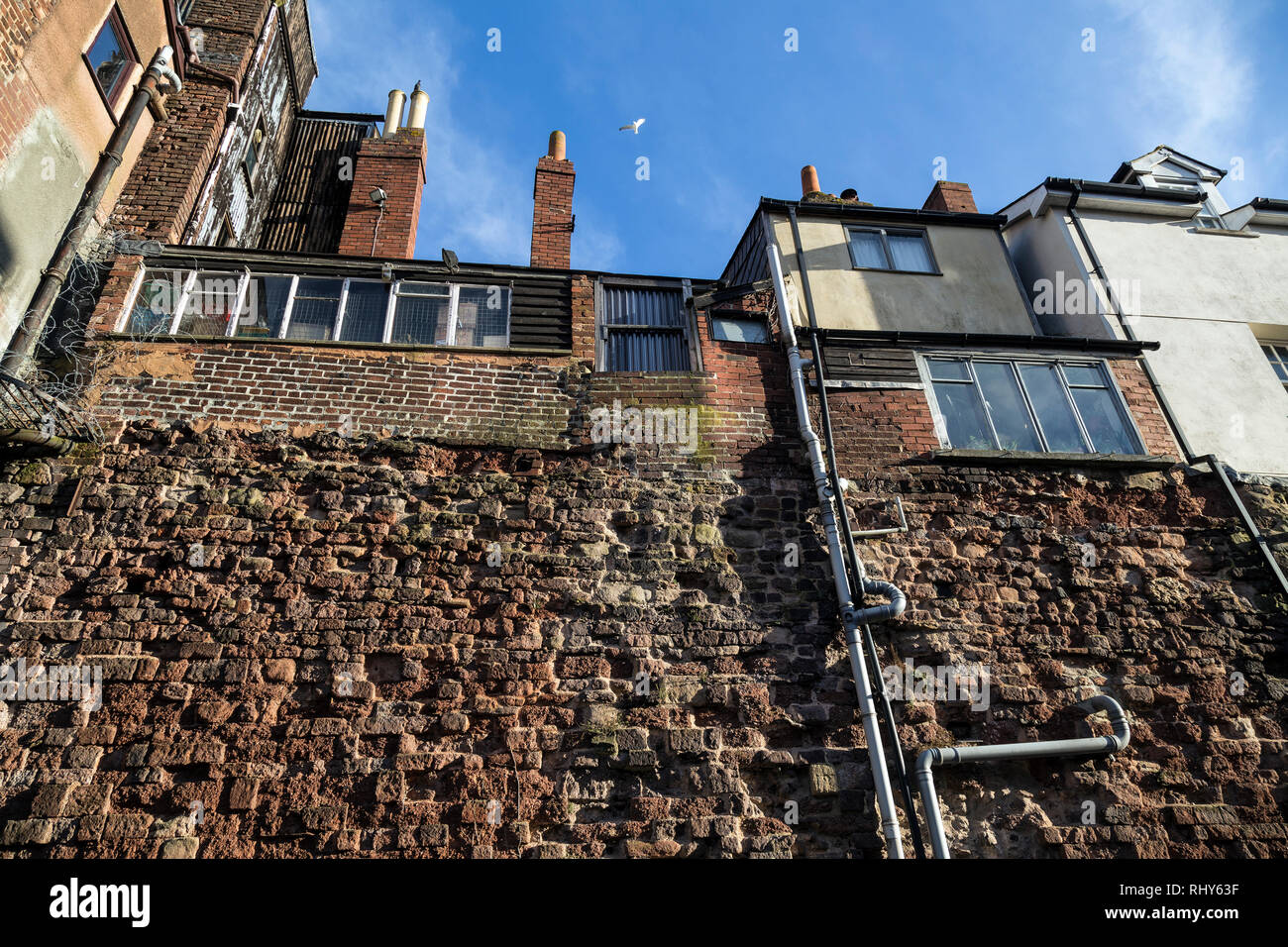 Von Exeter römischen Stadtmauer. West Gate Exeter, Strukturen auf der römischen Mauer, befestigten Mauer, Stein, Wand, Fort, texturiert, strukturierte Wirkung, Ringmauer, Ston Stockfoto