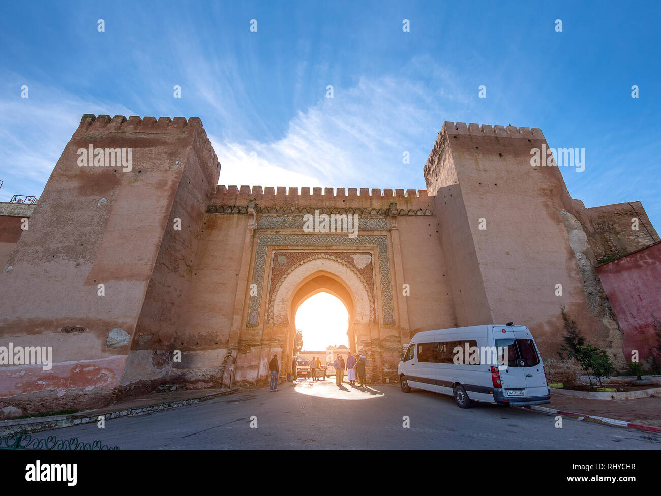 Meknes, Marokko - Ansicht von Meknes auf Bab Berdaine Tor. Meknes ist eine Stadt als UNESCO-Weltkulturerbe. Stockfoto