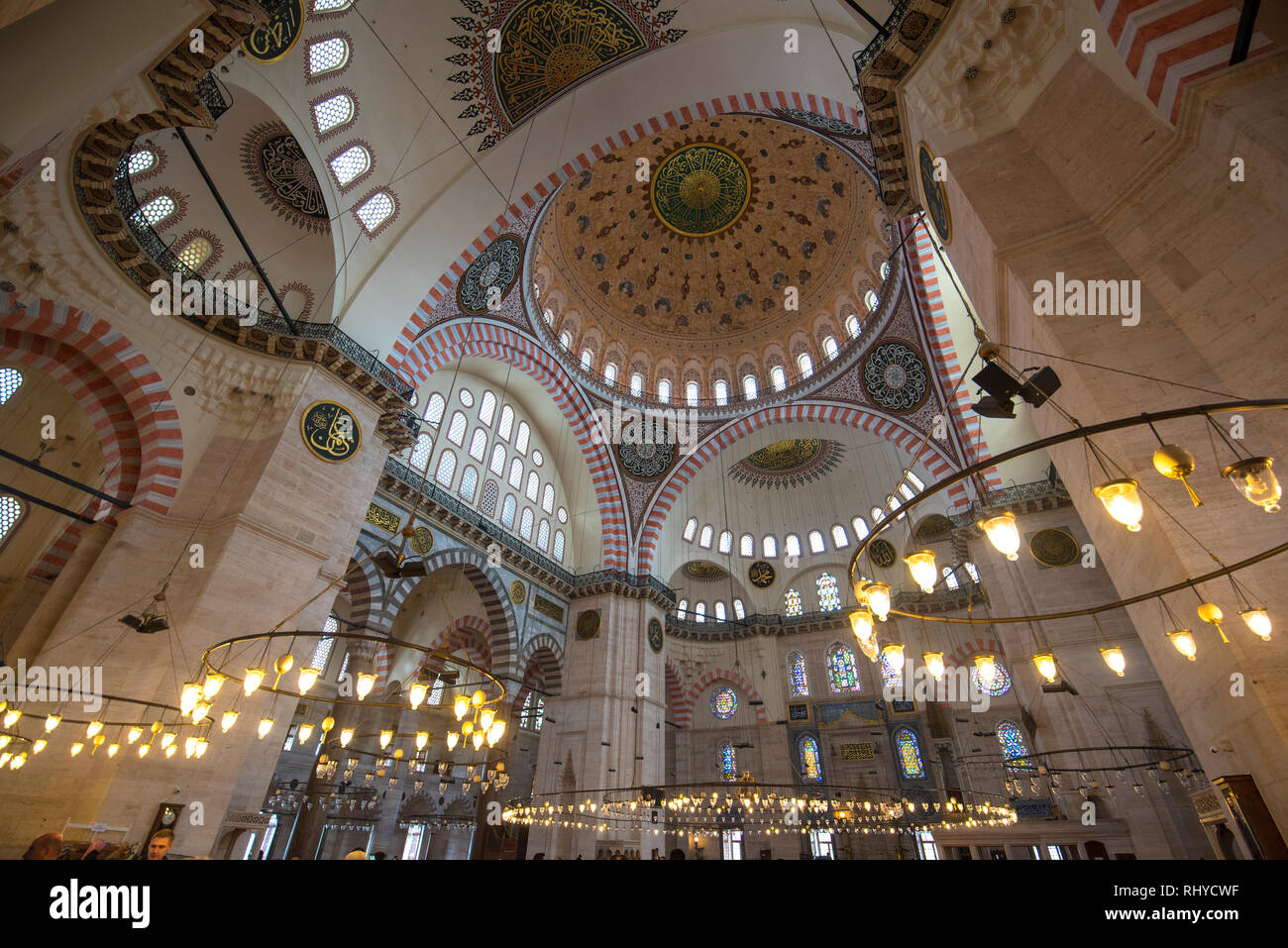 Im Inneren der SüleymaniyeMoschee (Süleymaniye Cami). Es ist die größte Moschee der Stadt