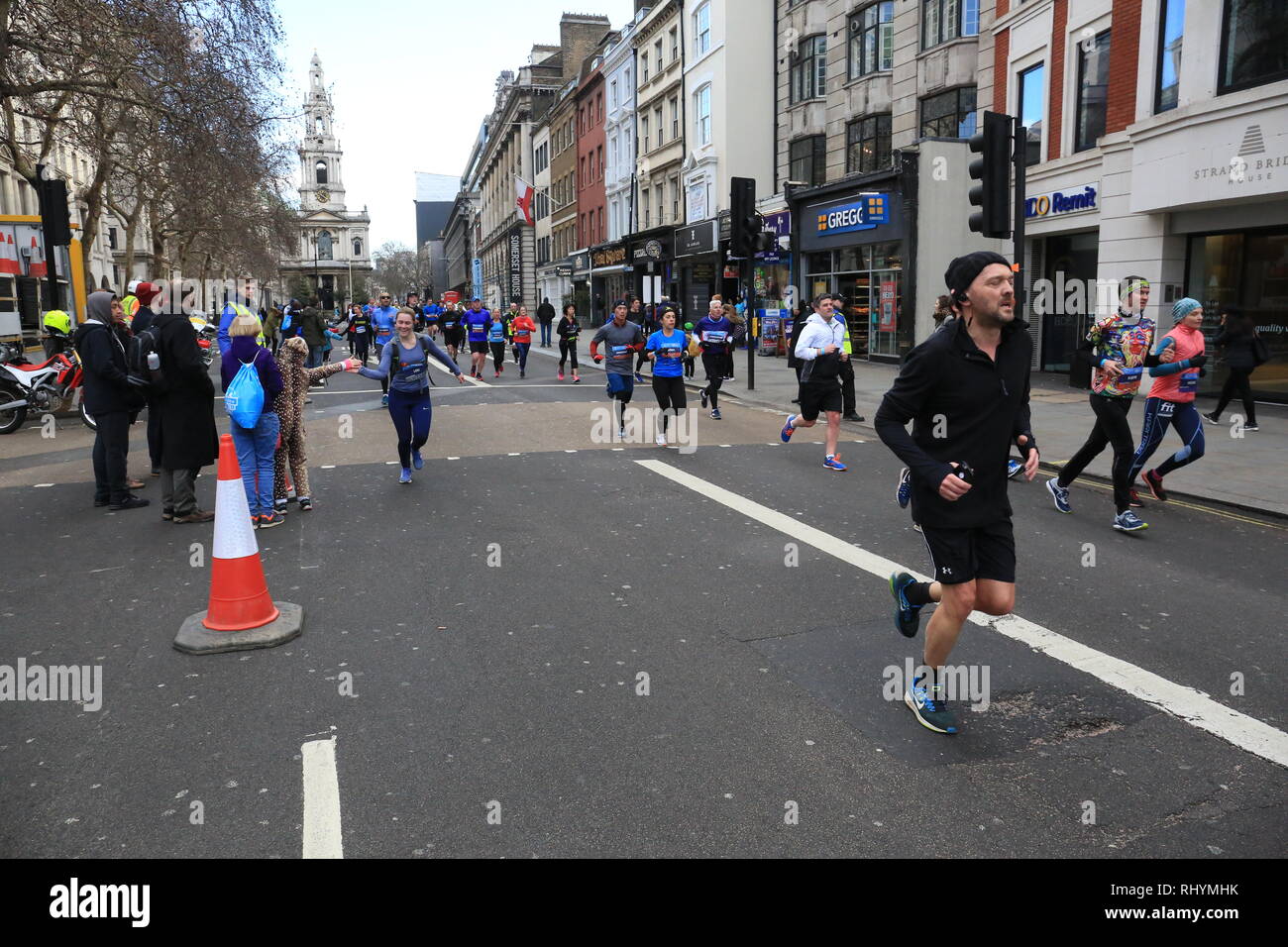 Das Team hinter den Kulissen ist eine Firma, die menschliche Rasse (www.humanrace.co.uk) die Teilnahme Veranstaltungen seit fast 30 Jahren, begann mit dem Royal Windsor Triathlon und eine äußerst harte Duathlon der BallBuster um Box Hill im Jahr 1991 genannt. Stockfoto