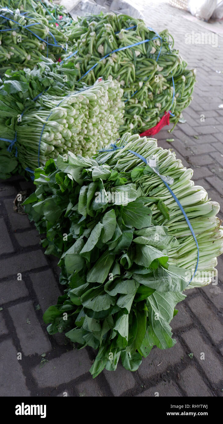 Ein Stapel von frischem Gemüse fertig zum Verzehr Stockfoto