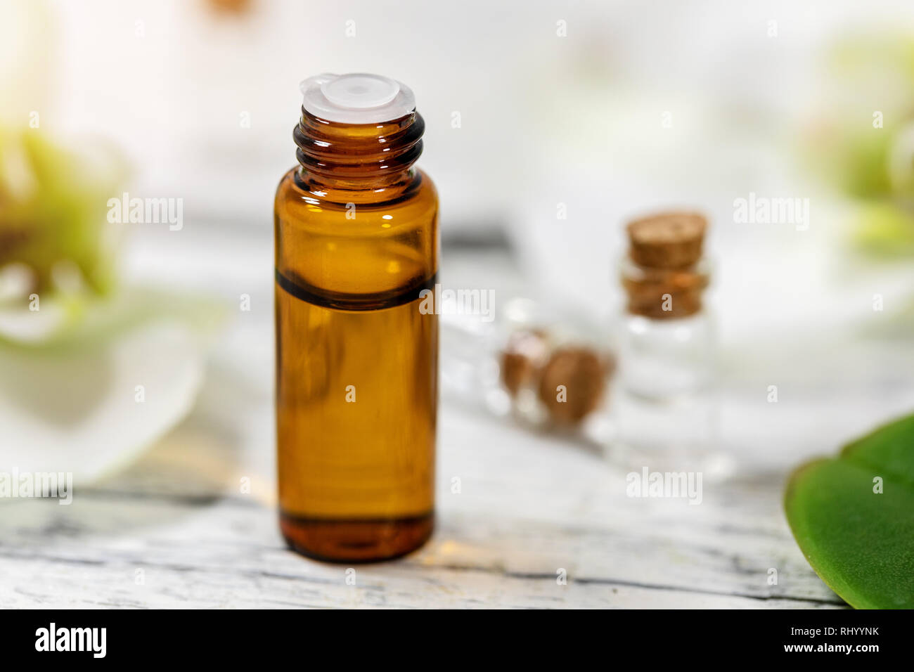 Aromatherapie - Blumig ätherisches Öl Flasche Stockfoto