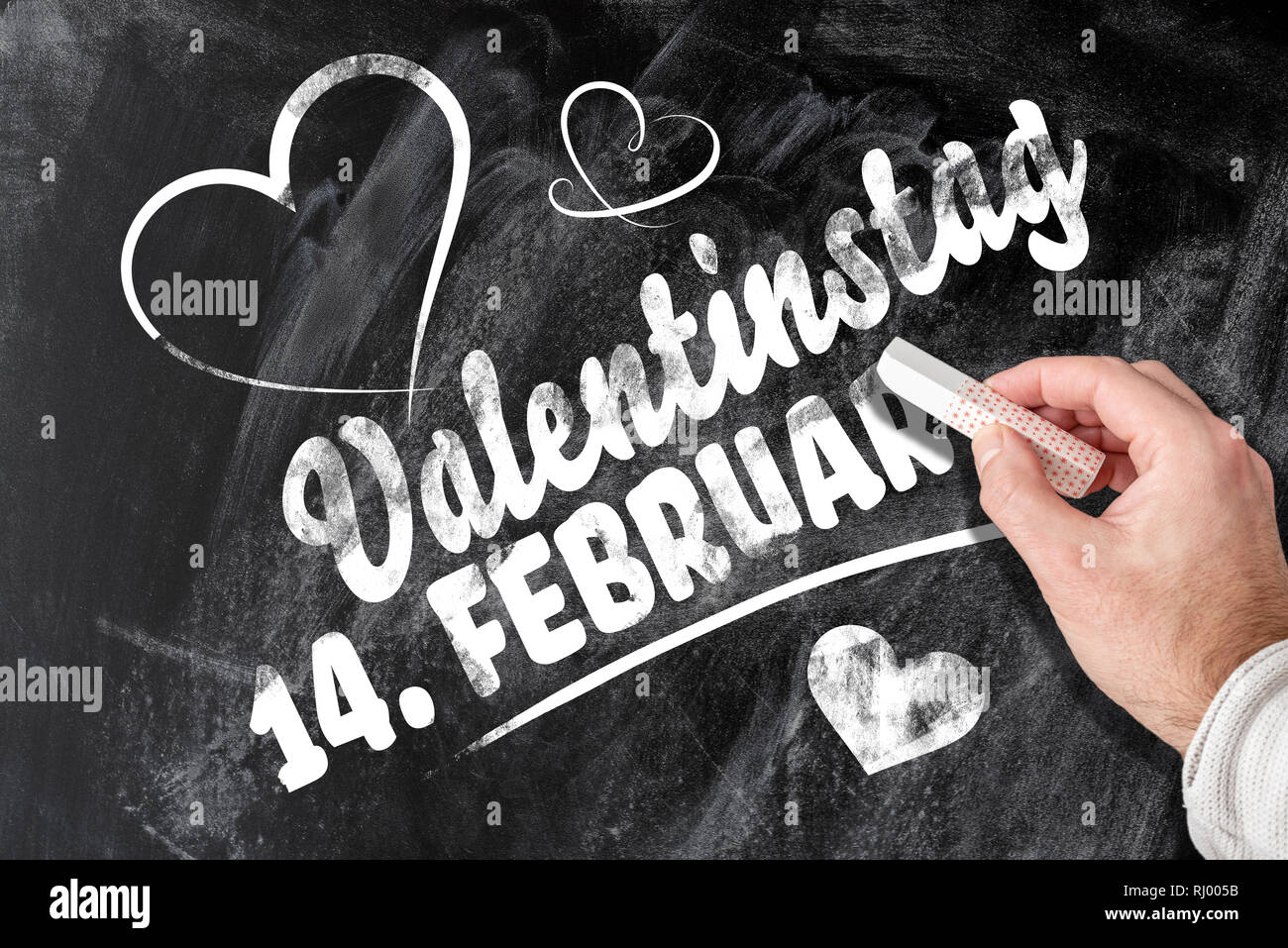 Valentinstag am 14. Februar Erinnerung in deutscher Sprache auf Schiefertafel geschrieben Stockfoto