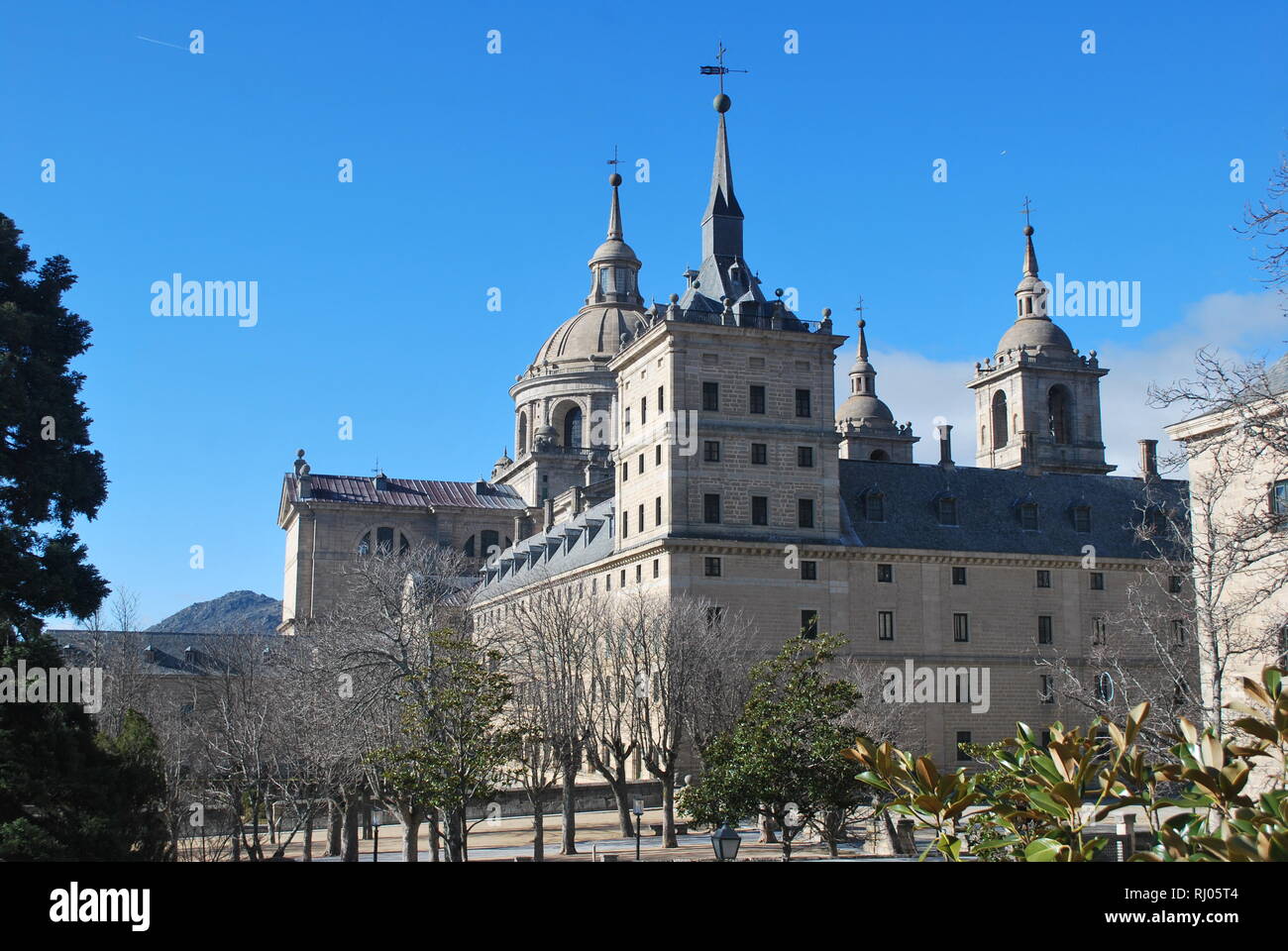 Das königliche Kloster San Lorenzo de El Escorial, Spanien an einem sonnigen Wintertag Stockfoto