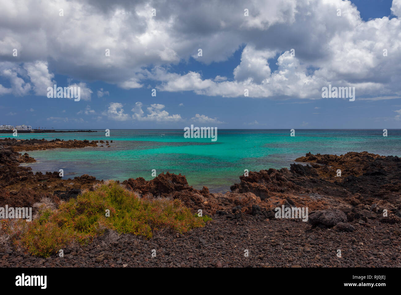 Insel Lanzarote. Das wunderschöne Meer von Punta Mujeres Dorf. Stockfoto