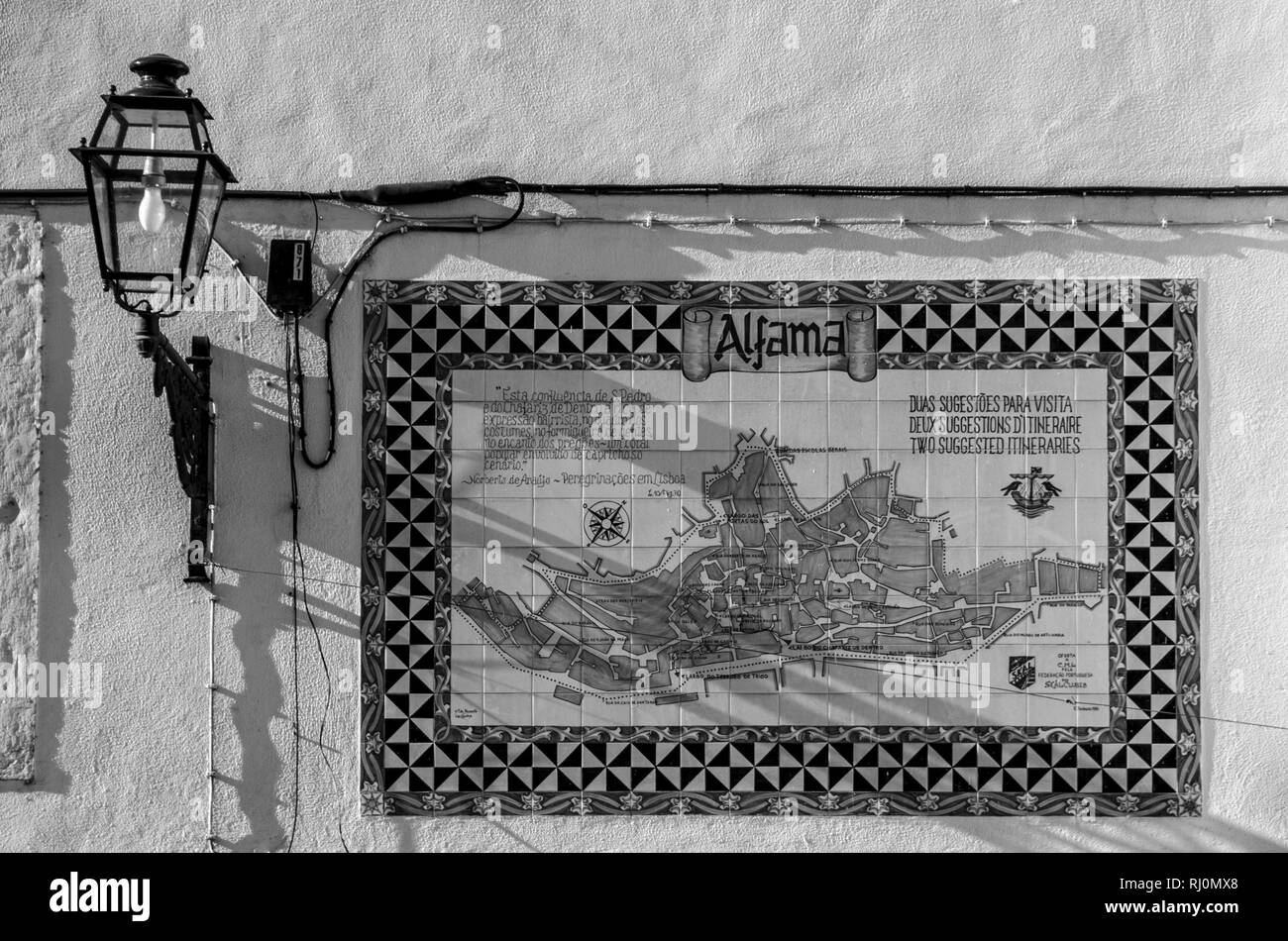 Alfama Wand Keramik Karte in Lissabon, Portugal Stockfoto