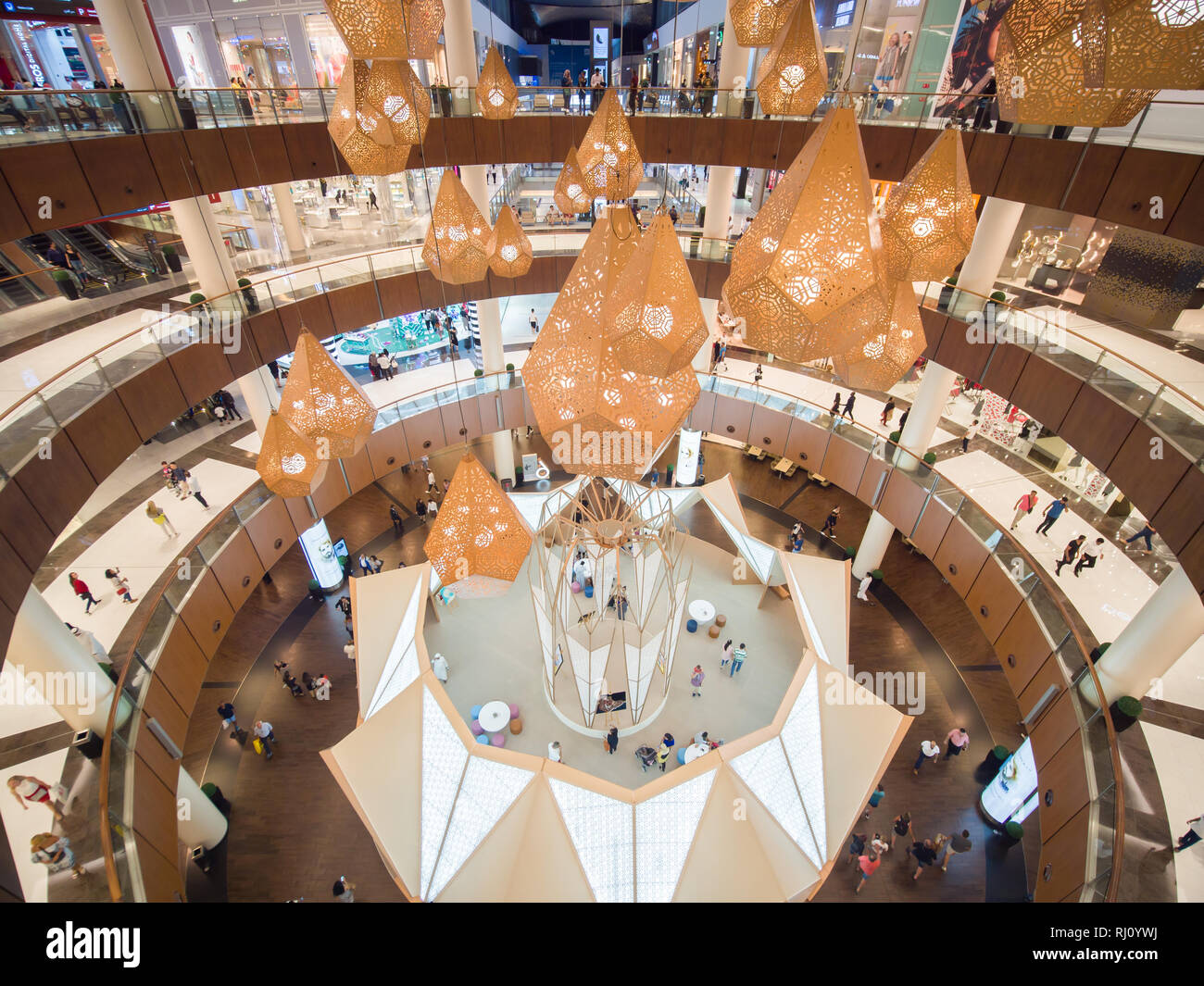 Dubai, VAE - 15. Mai 2018: die Dubai Mall ist eines der grössten Einkaufszentren der Welt. Stockfoto