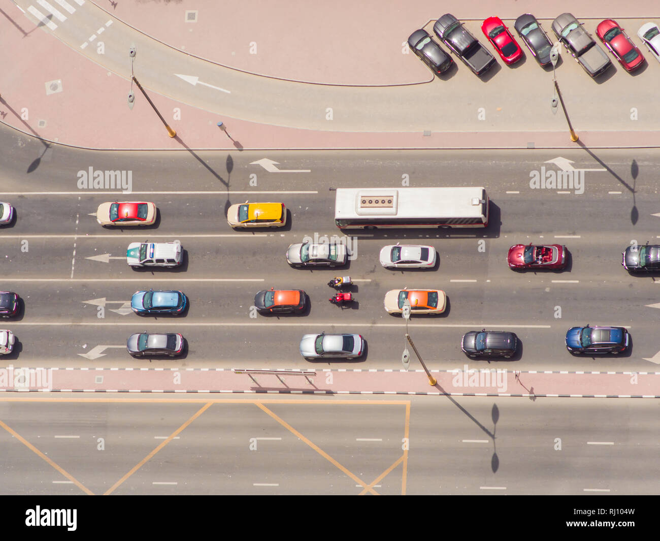 Dubai City Traffic. Blick von der Höhe. Stockfoto