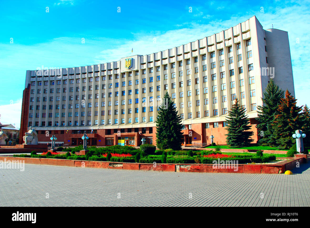 Großartiges Gebäude der staatlichen Verwaltung in Ternopil. Großes, modernes Gebäude der Region Verwaltung. Schöne state building Stockfoto