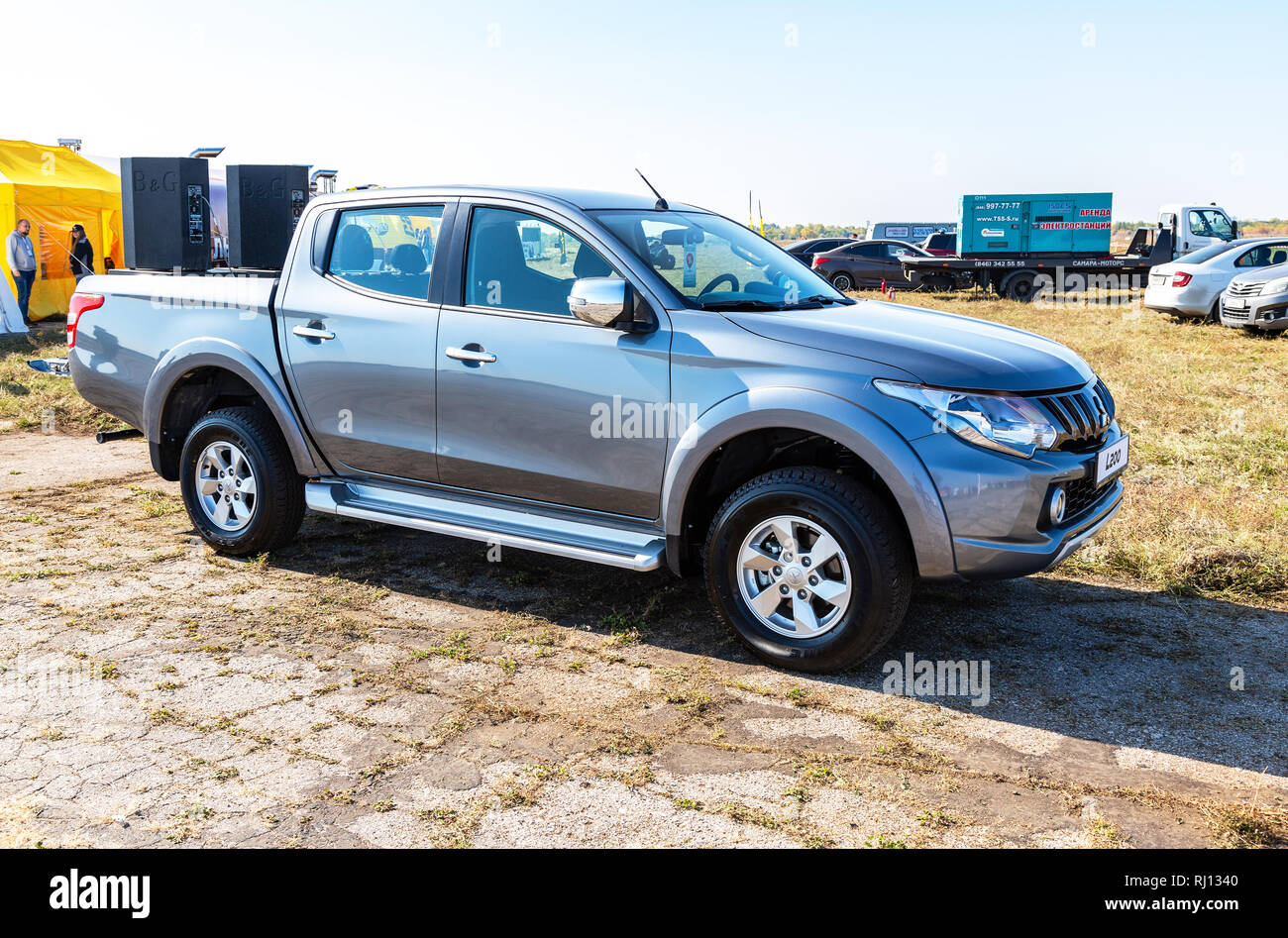 Samara, Russland - 23. September 2018: Neue Auto Mitsubishi L200 auf dem Feld für Test geparkt fahren Stockfoto