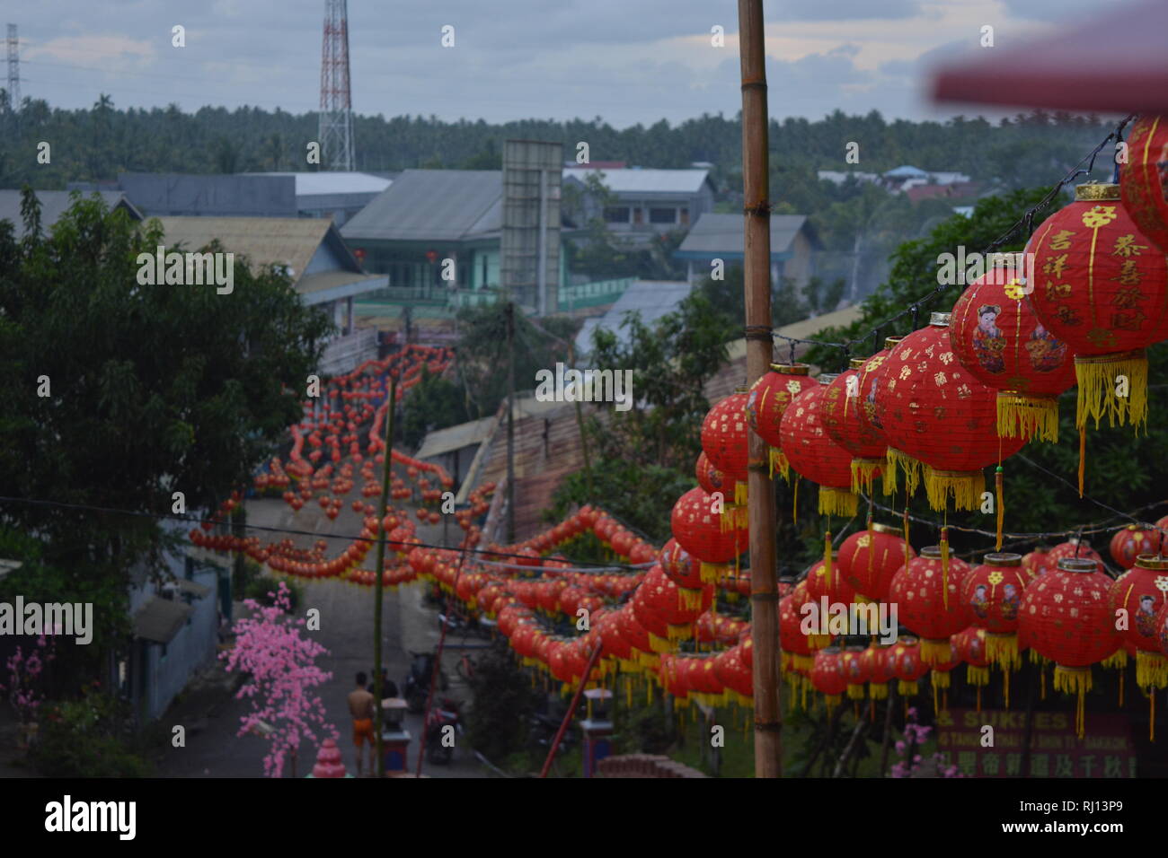 Das chinesische Neujahr feiern mit dem Verzieren Chinesische Laterne Stockfoto