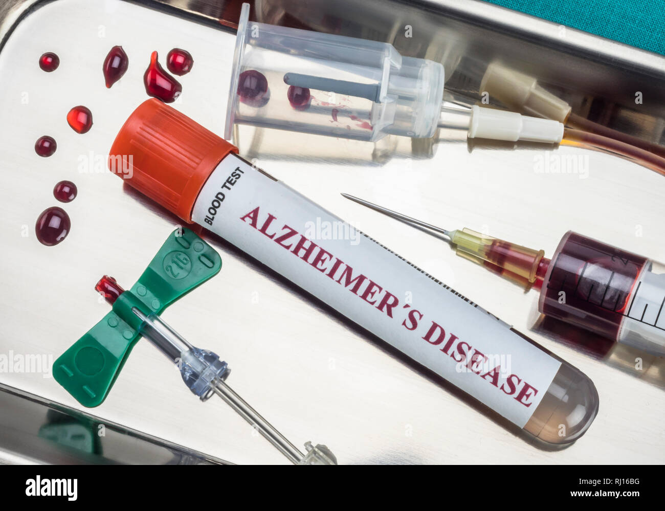 Blutprobe Abhilfe zu schaffen gegen die Alzheimer Krankheit untersuchen, konzeptionelle Bild Stockfoto
