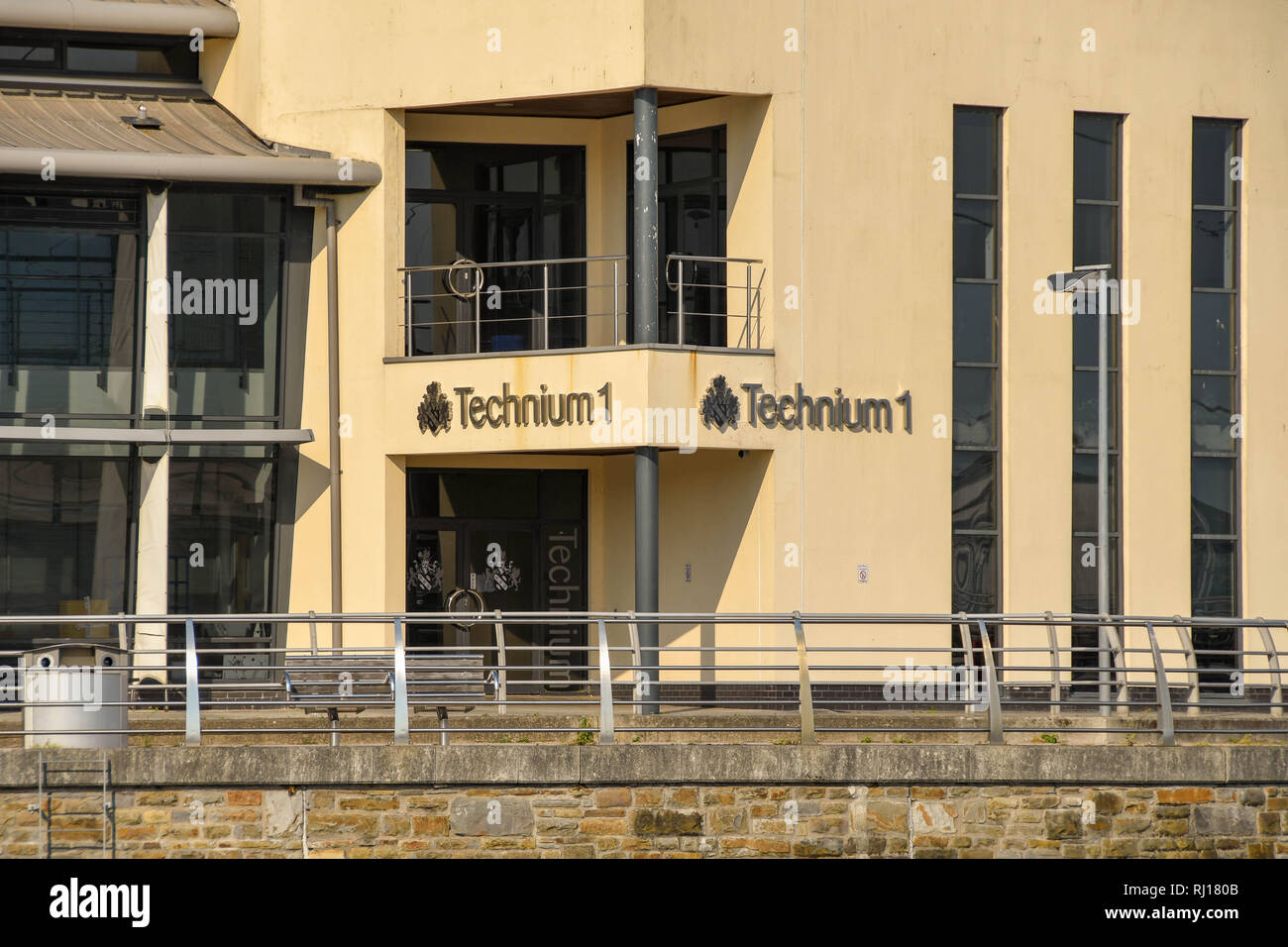 Außenansicht des Technium Bürogebäude in der Swansea SA1-Entwicklung Stockfoto