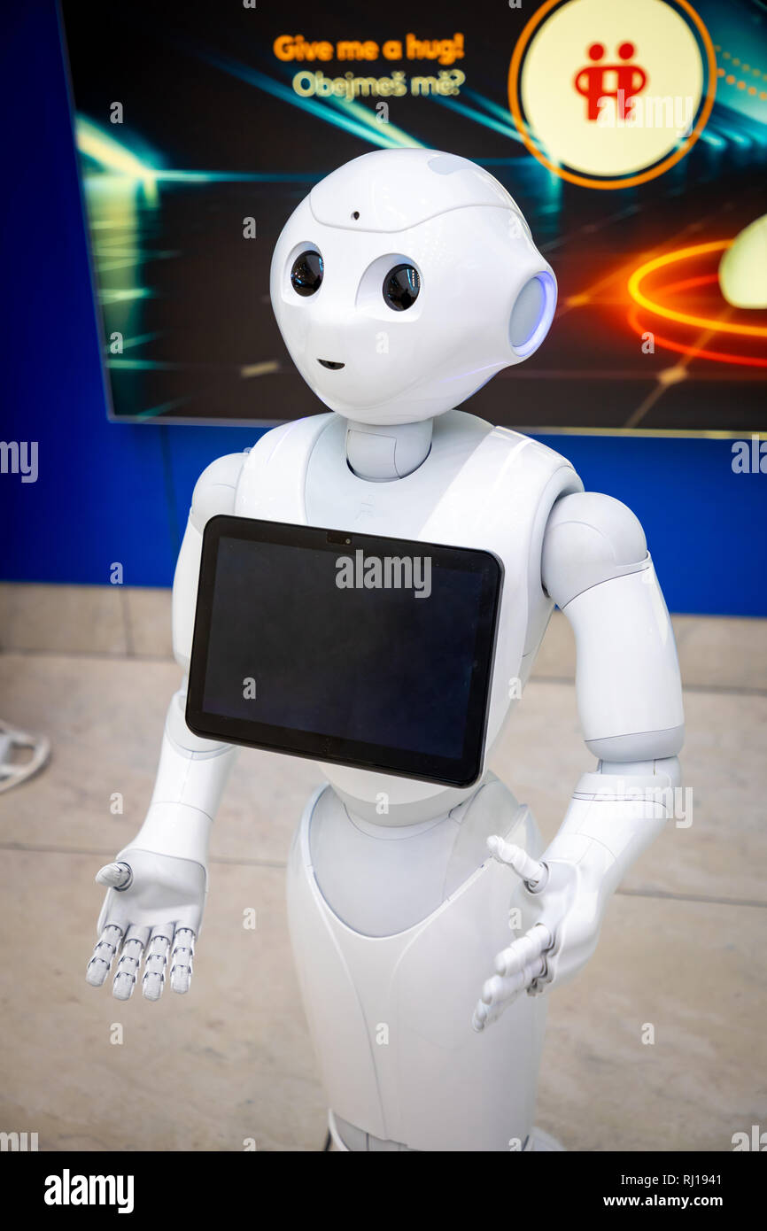 Robots With Digital Human Face Stockfotos und -bilder Kaufen - Alamy