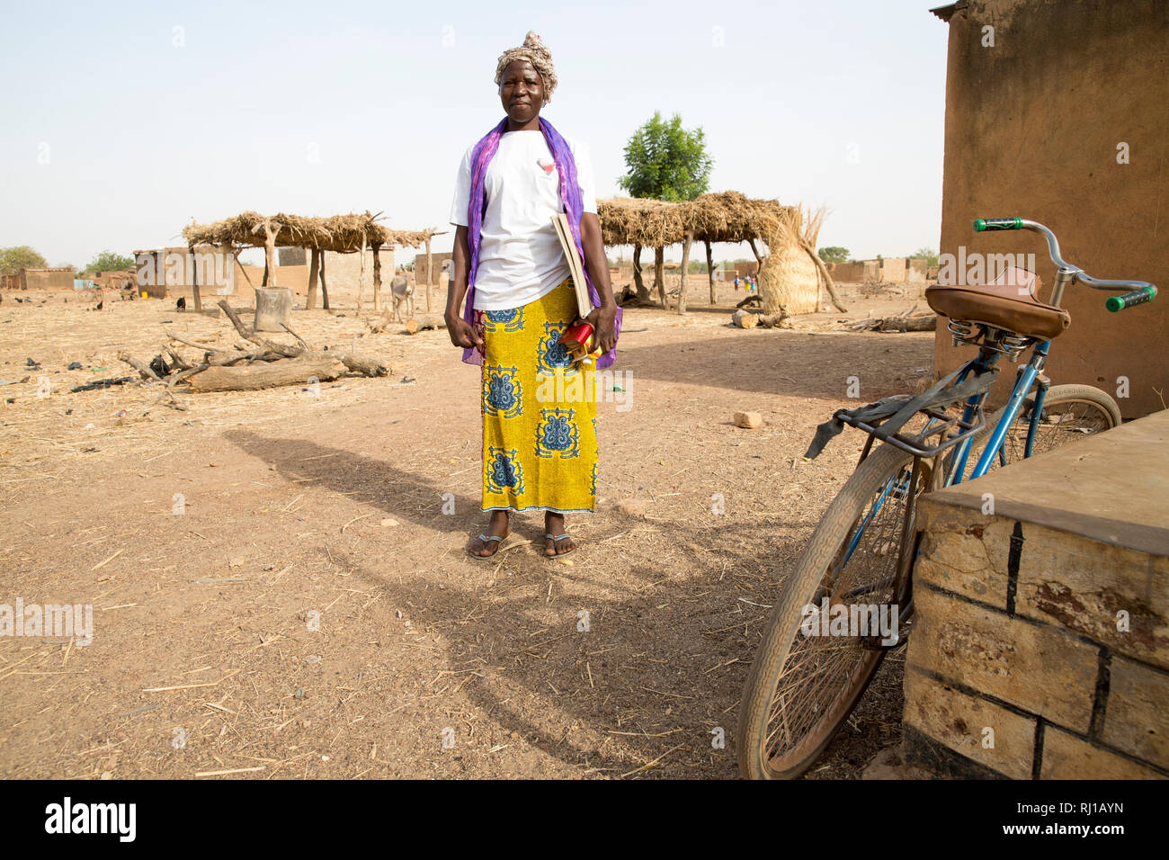 Samba Dorf, yako Provinz, Burkina Faso; Helene Pagoundba, Ernährung Bildung Mitglied des Ausschusses. Stockfoto