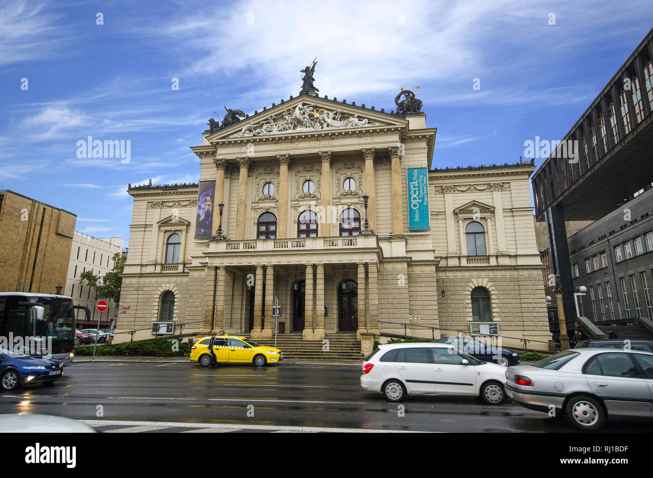 Prag, Tschechische Republik - Fassade des Statni Oper (Staatsoper) in Prag. Äußere der Neo-Renaissance Architektur Prager Oper. Stockfoto