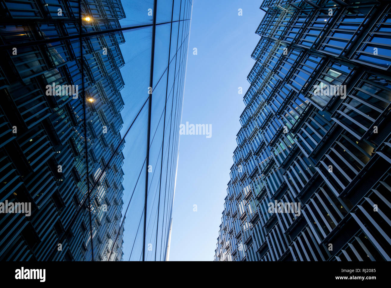 Office Block Glas Reflexionen. Mehr London Riverside. London, England Stockfoto