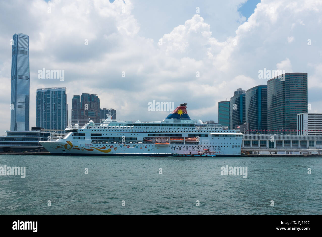 Star Cruises große Kreuzfahrtschiff Hafen City, Tsim Sha Tsui, Hong Kong angedockt Stockfoto