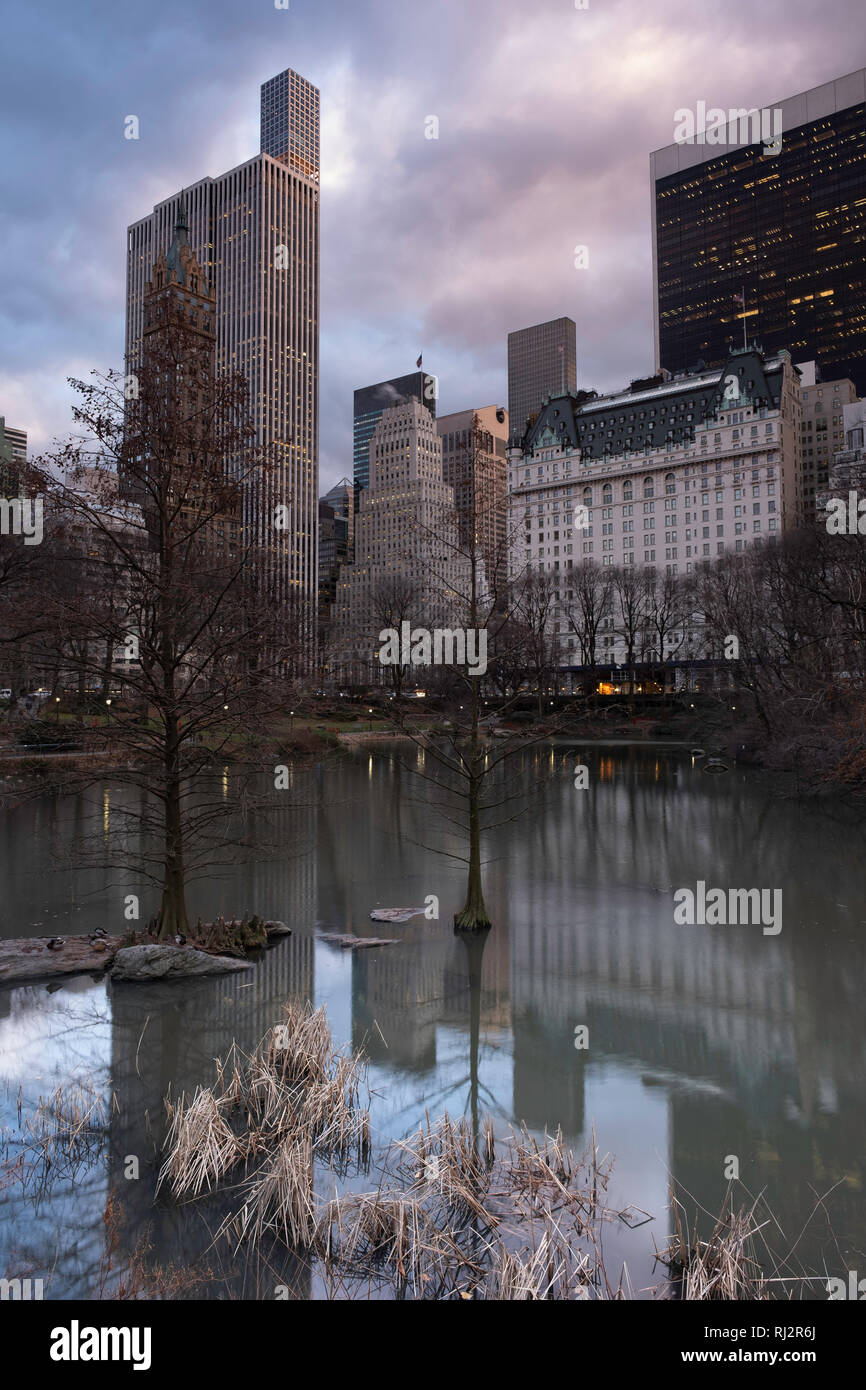 New York City - USA - Jan 9 2019: Stadtbild von Wohnung und Büro gebäude Blick vom Central Park in New York City Stockfoto