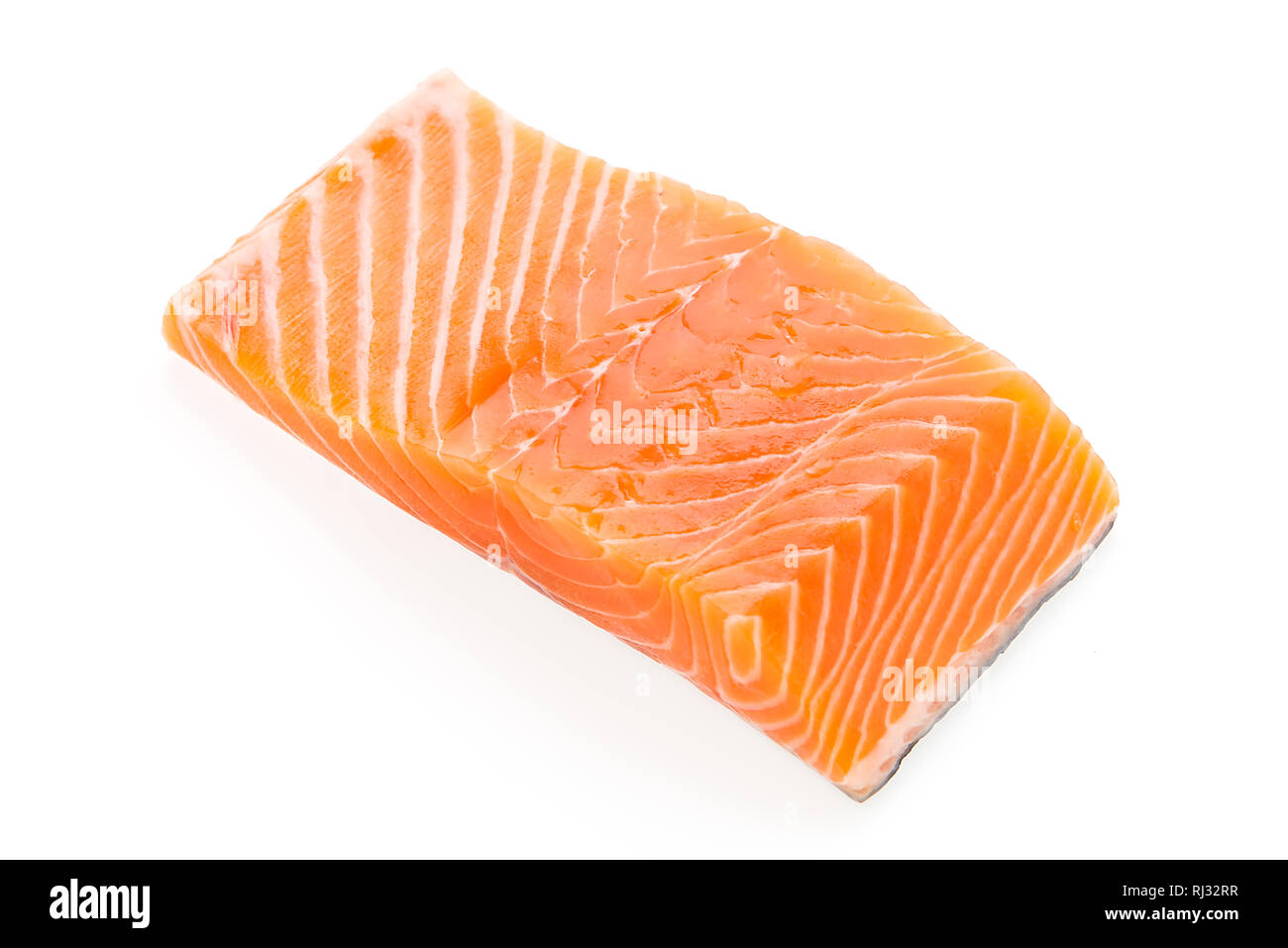 Roher Lachs Fleisch auf weißem Hintergrund Stockfoto