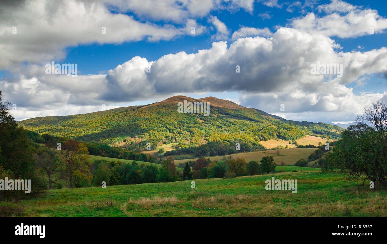 Bieszczady-gebirge in Polen. Herbst Berglandschaft. Stockfoto