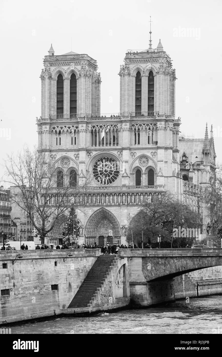 Die Kathedrale Notre-Dame und der Seine in Paris, Frankreich Stockfoto