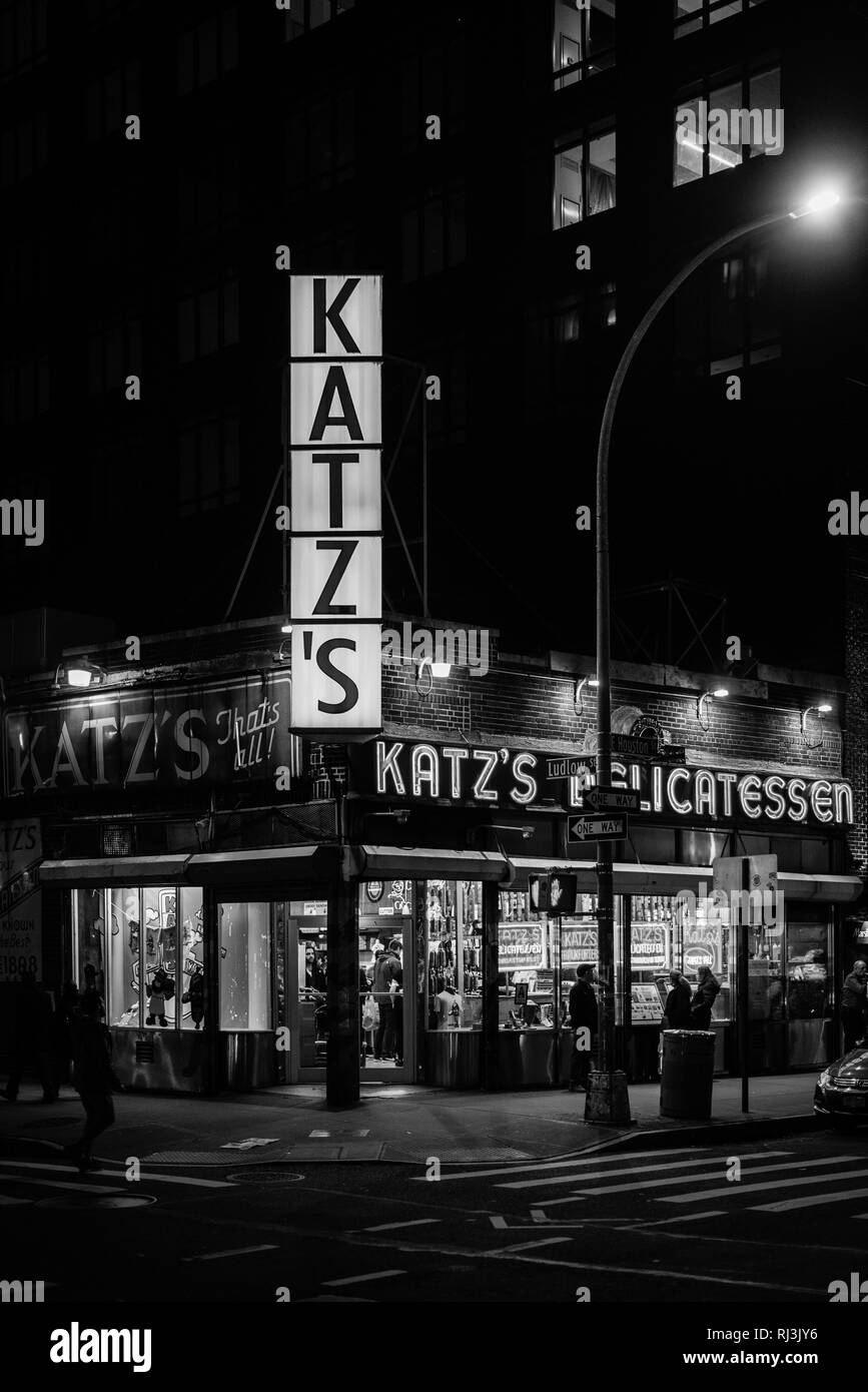 Katz's Delicatessen, in der Lower East Side, Manhattan, New York City Stockfoto