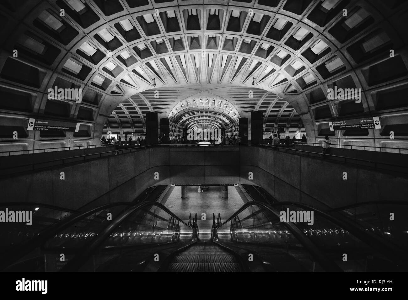 Das Innere der L'Enfant Plaza Metro Station in Washington, DC. Stockfoto