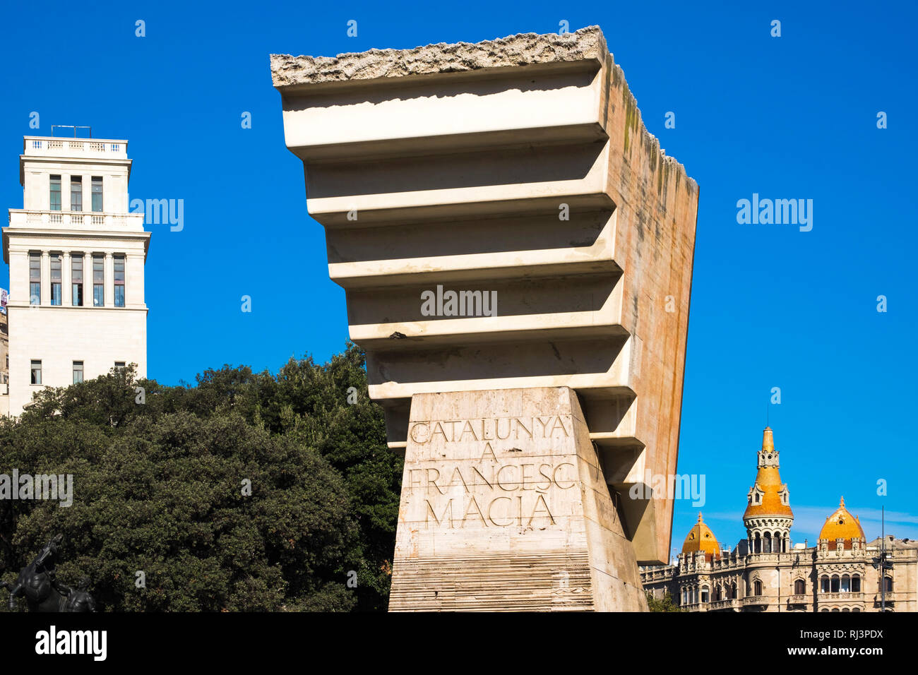 Denkmal für Katalanische politischer Führer Francesc Maci ‡ von Bildhauer Josep Maria Subirachs an PlaÁa de Catalunya. Barcelona, Spanien. Stockfoto