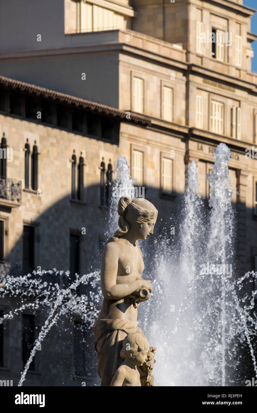 Reihe von Skulpturen Plaza Catalunya Platz in Barcelona, Katalonien, Spanien Stockfoto