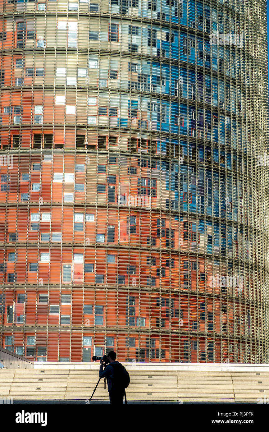 Torre Agbar, entworfen von Architekt Jean Nouvel. Das Gebäude befindet sich in der renovierten Bereich der Poble Nou, wie 22 @ bekannt ist. Barcelona, Katalonien, Spanien Stockfoto