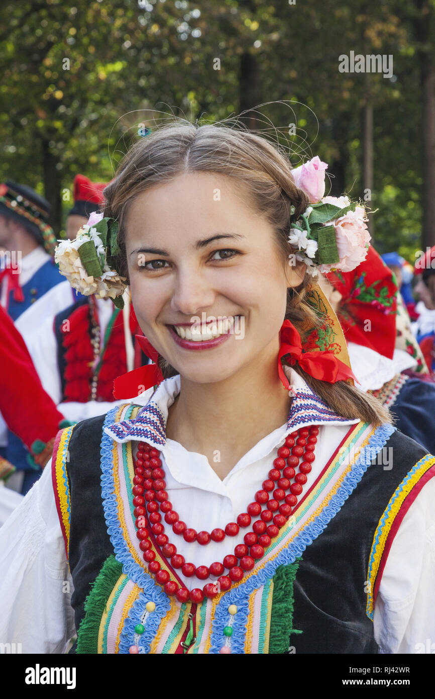 Deutschland, Bayern, M'nchen, Oktoberfest, Oktoberfest Umzug, polnische Folkloregruppe in traditionellen Kost bin en, Frau, Portr‰t, Stockfoto