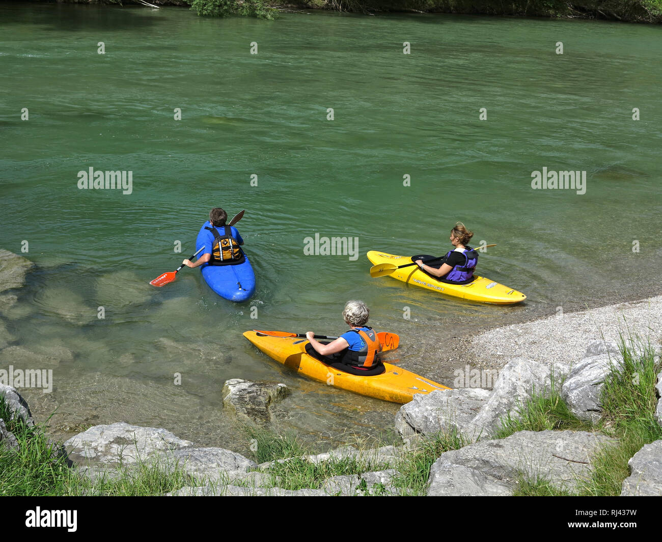Deutschland, Oberbayern, Isar in Ein? d bei Geretsried, Kajakfahrer, Stockfoto