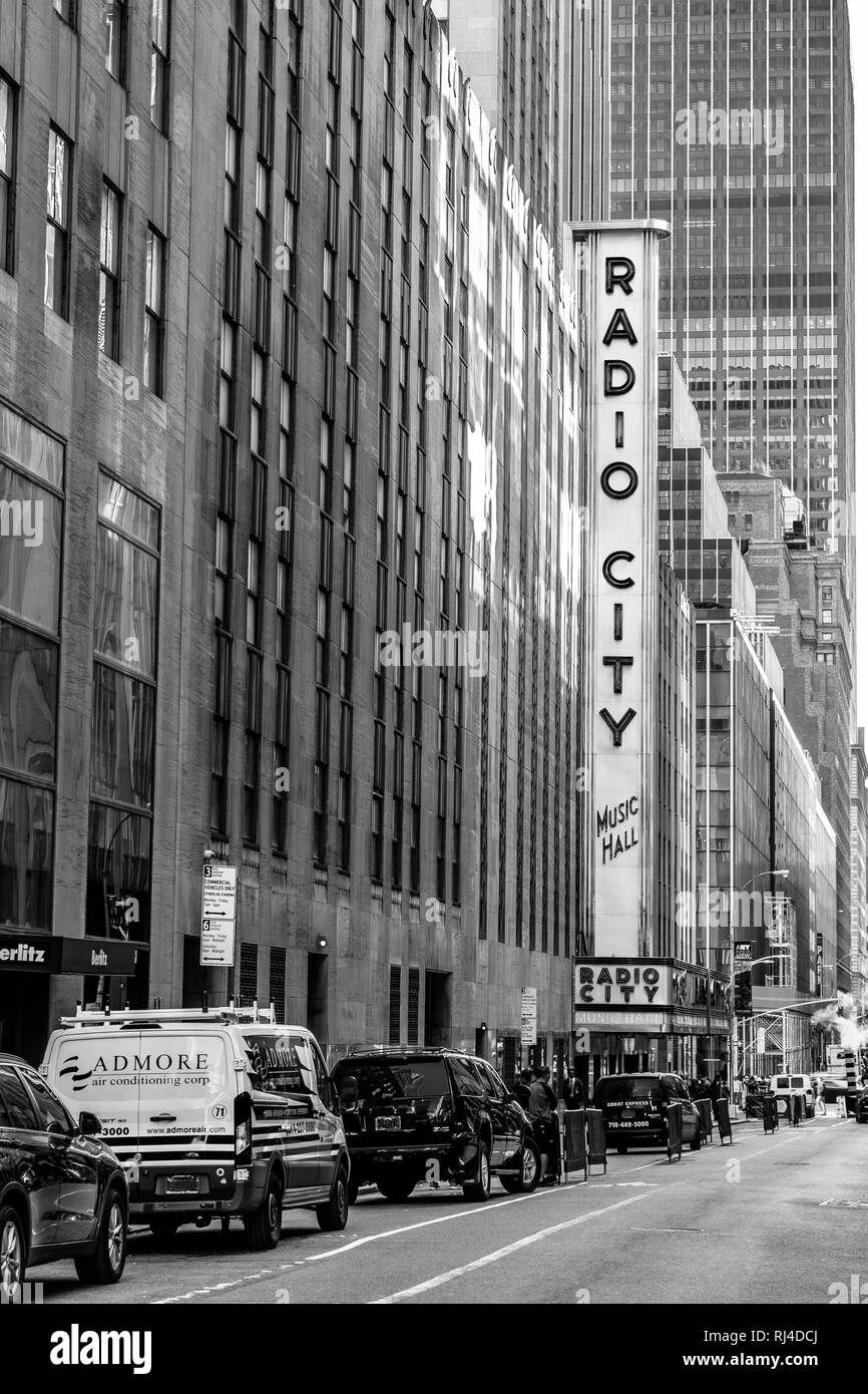 New York - 31. Oktober 2016: Radio City Music Hall am Rockefeller Center in Downtown Manhattan. Berühmte ikonischen amerikanischen Wahrzeichen und Touristenattraktion. Stockfoto
