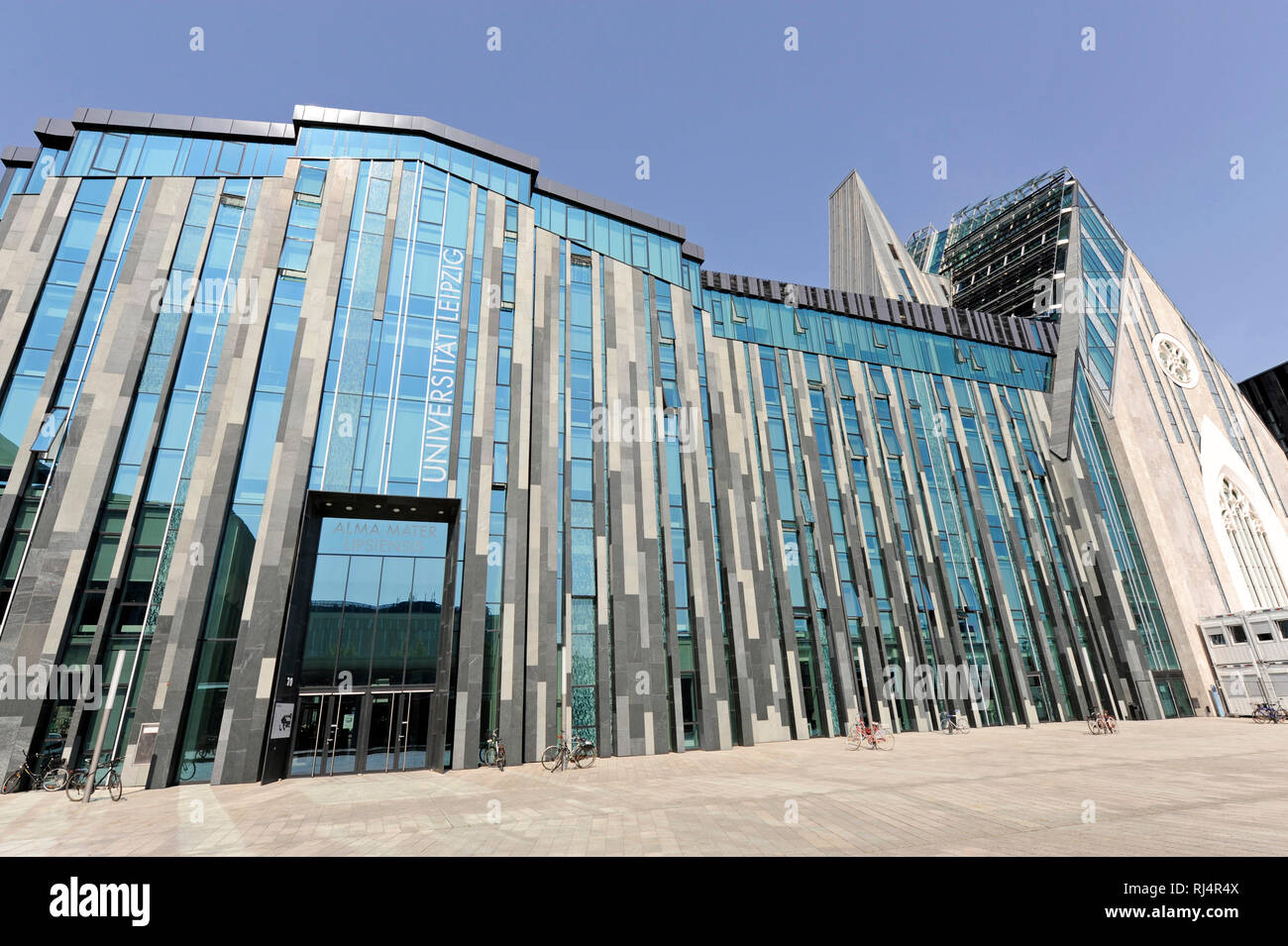 Frontalansicht der neuen Universit?t am Augustusplatz in Leipzig, Stockfoto