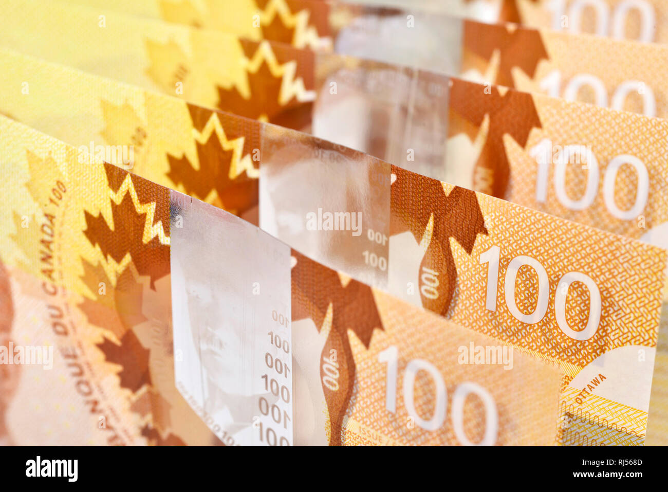 Canadian dollar notes Fotos und Bildmaterial in hoher Auflösung Alamy