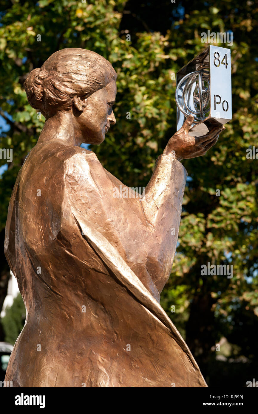 Maria Sklodowska Curie Profil statue detail Koscielna Straße an der neuen Stadt in Warschau, Polen, Europa, niemand, vertikale Ausrichtung, Maria hält Polo Stockfoto