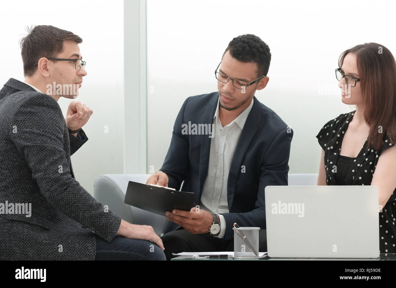 Rechtsanwalt und Partner der contrac diskutieren Stockfoto