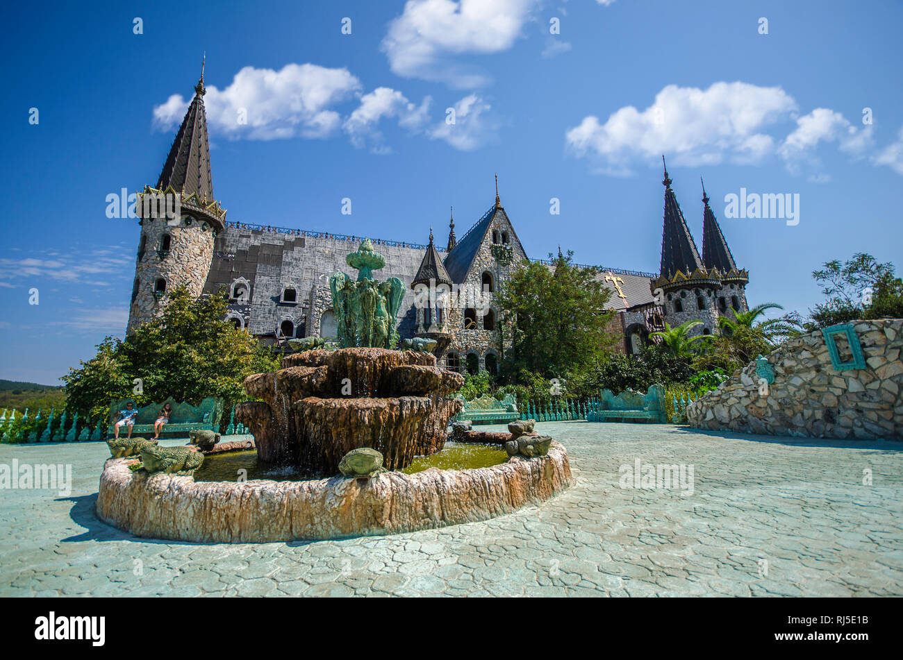 Schloss in Ravadinovo Dorf und das Denkmal. Dieses beliebte Touristenattraktion in der Nähe der Stadt Sozopol, Bulgarien Stockfoto