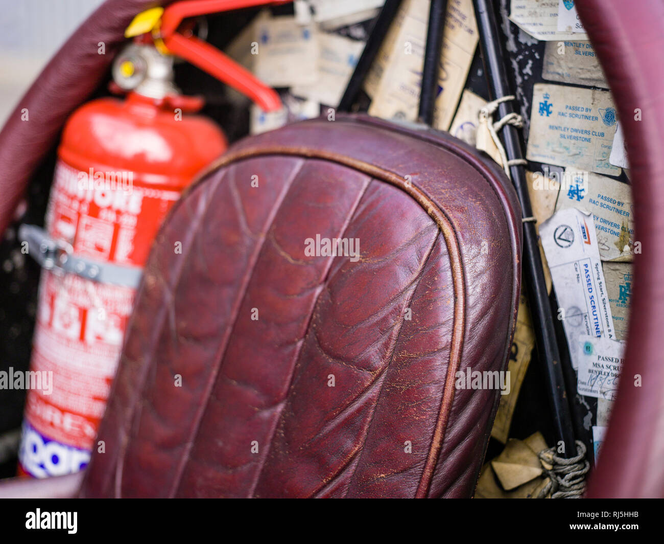 Im historischen Rennwagen Racing am Nürburgring, Detail, Fahrersitz, Feuerlöscher Stockfoto