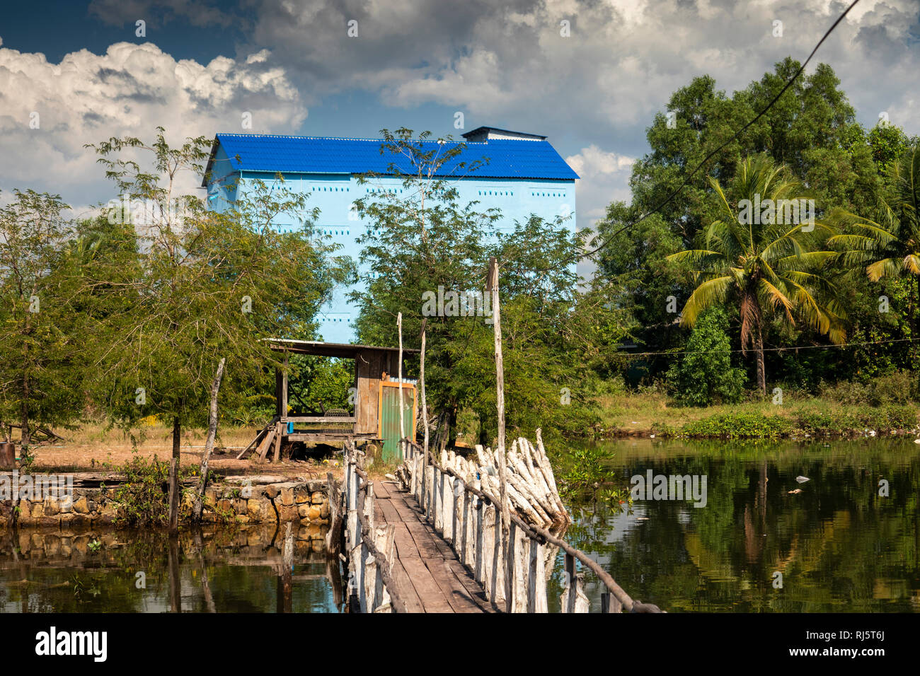 Kambodscha, Preah Koh Kong, krong Khemara Phoumin, Gebäude Birds Nest Suppe Schwälbchen neben Wasserweg zu Haus Stockfoto