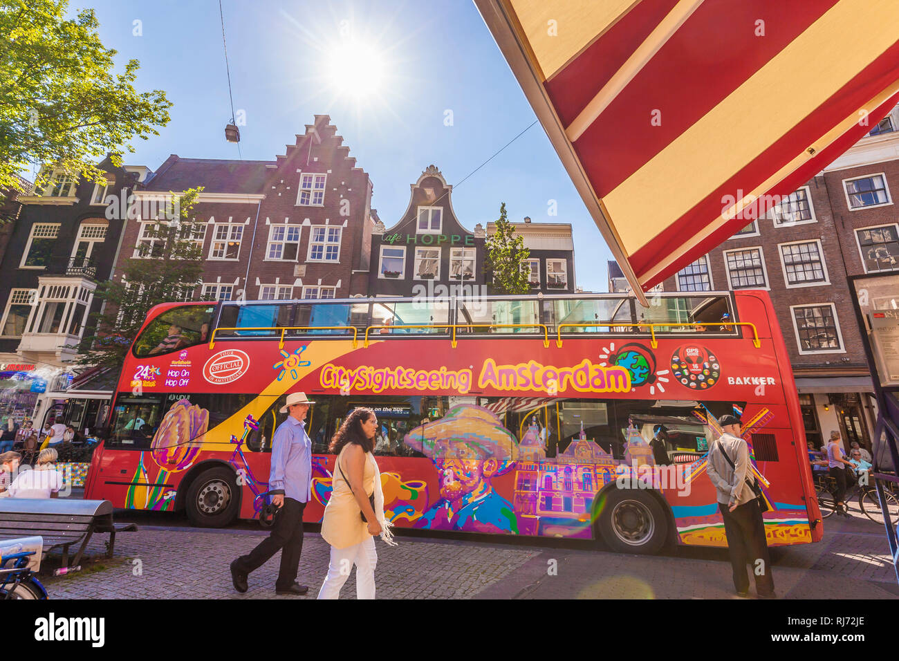 Niederlande, Amsterdam, Spui, Platz, in der Innenstadt, Restaurants, Bus, Stadtrundfahrt Stockfoto