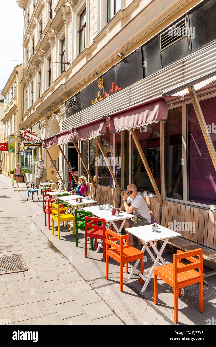 Österreich, Wien, Spittelberg, Stadtteil, Szeneviertel, Siebensterngasse, Cafe Berfin, orientalisches Restaurant Stockfoto Österreich, Wien, Spittelberg, Stadtteil, Szeneviertel, Siebensterngasse, Cafe Berfin, orientalisches Restaurant Stockfoto