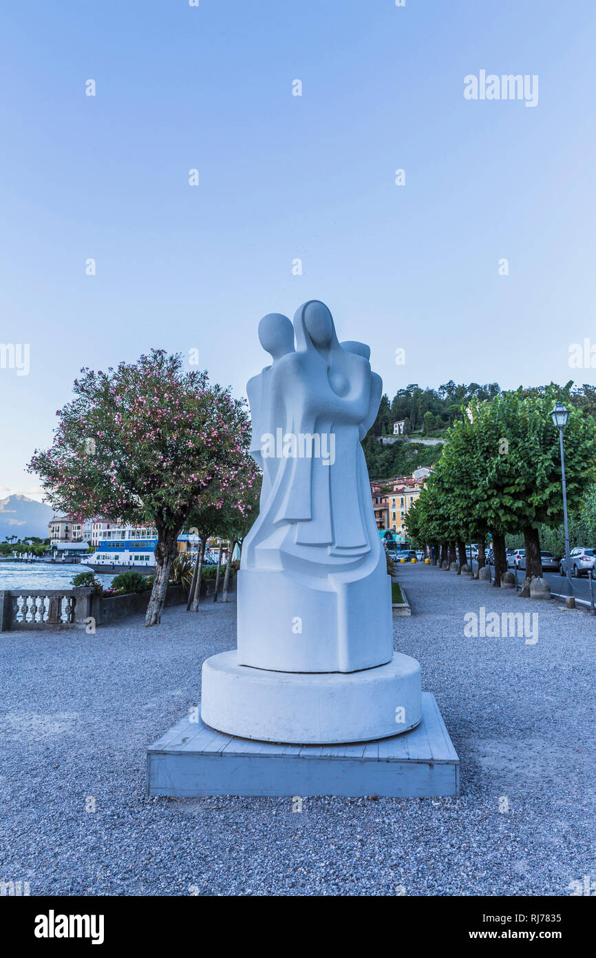 Skulpturen von Giovanni Mason, Promenade mit Platanen, Bellagio, Dämmerung, Comer, Provinz Como, Lombardei, Italien, Europa Stockfoto